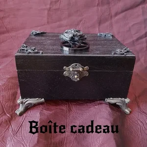 Coffret cadeau avec bijoux de style gothique, celtique, viking et witchy. Ces boites sont en mode pret-à-offrir.