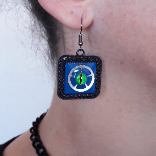 Boucles d'oreilles rouages, bleu/argent, avec oeil – Image 2