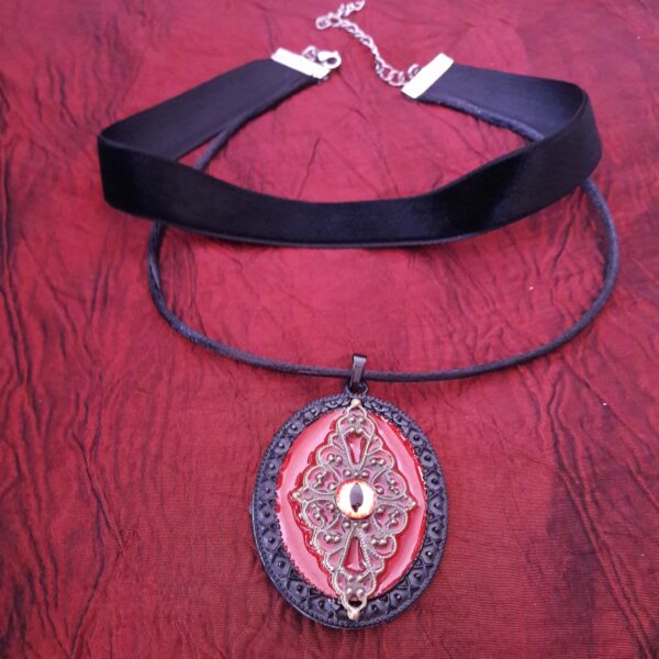 Choker à double rang l'oeil du Leviathan – Image 2