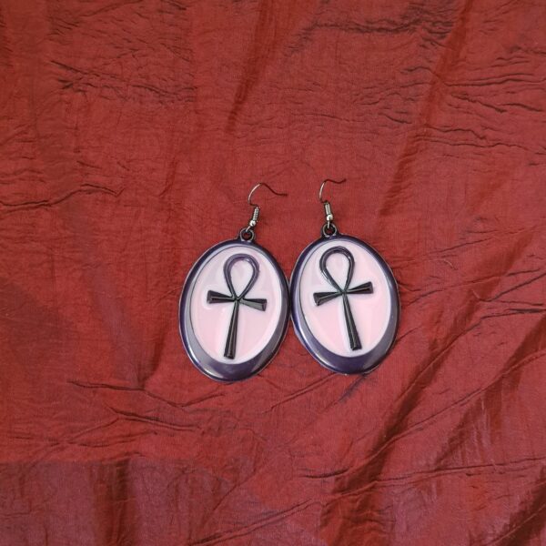 Boucles d'oreilles croix de Ankh rose et violette – Image 2