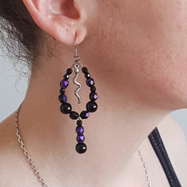 Boucles d'oreilles serpents et perles – Image 2
