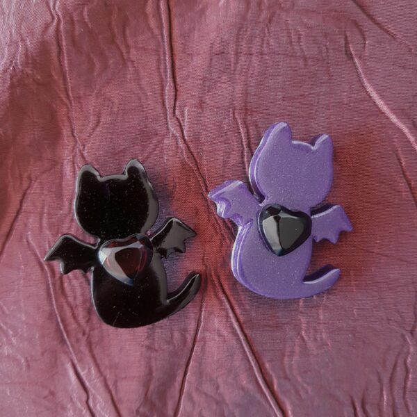 Broche démon chat, violette ou noire