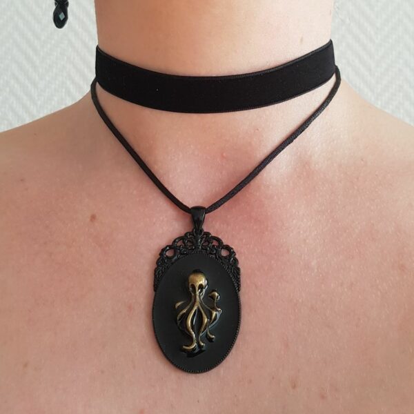 Collier double Kraken façon portrait