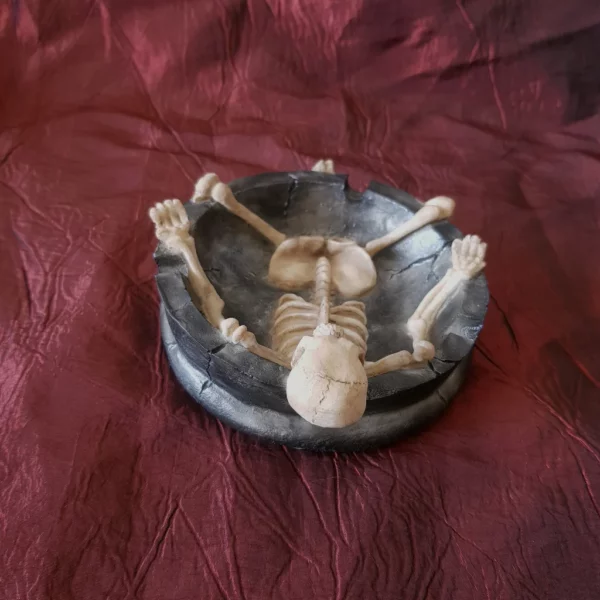 Cendrier / vide poche squelette qui se repose