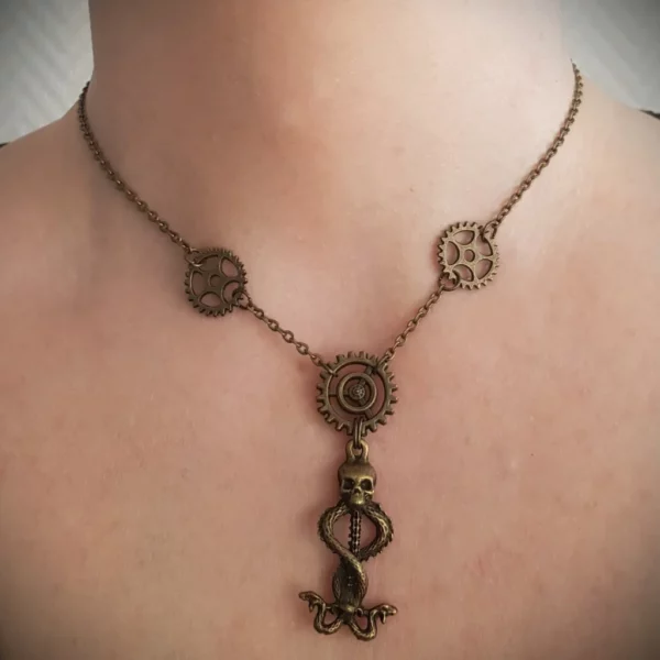 Collier caducé steampunk et engrenages – Image 3