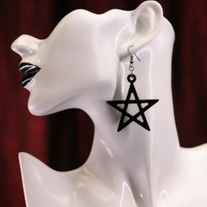 Boucles d’oreilles grand pentacle noir