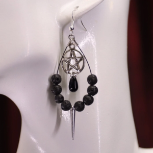 Boucles d'oreilles pentacle avec perles de lave et spike 1