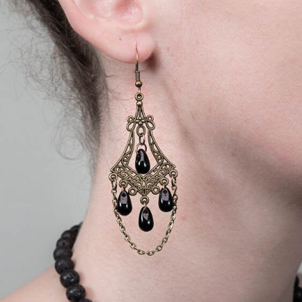 Boucles d'oreilles steampunk/baroque, avec chaine et perles