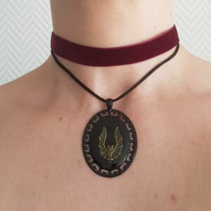 Collier multi-rang chauve-souris, en velours lie-de-vin