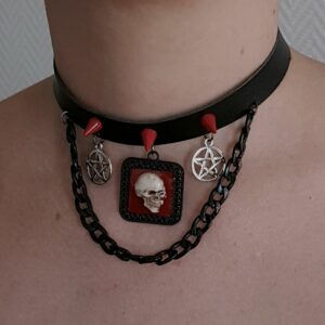 Choker crânes et pentacles, en cuir vegan