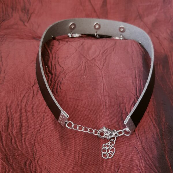 Choker crânes et pentacles, en cuir vegan 2