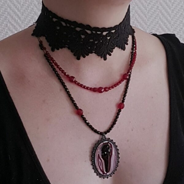 Collier de soirée ou mariage gothique, en dentelle, avec crâne de corbeau