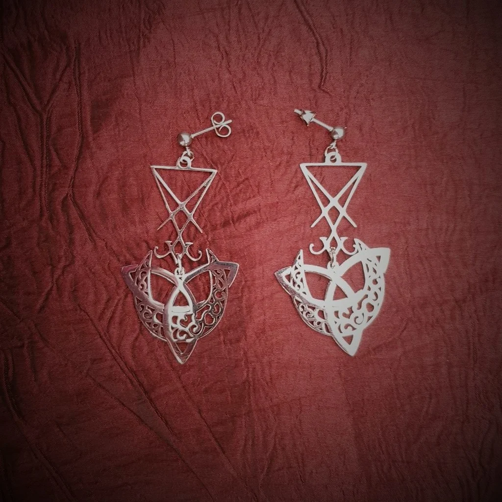 Boucles d'oreilles sigil de Lucifer, triquetra et lune