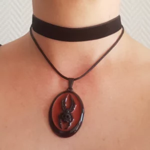 Collier ras de cou multi-rang araignée sanglante