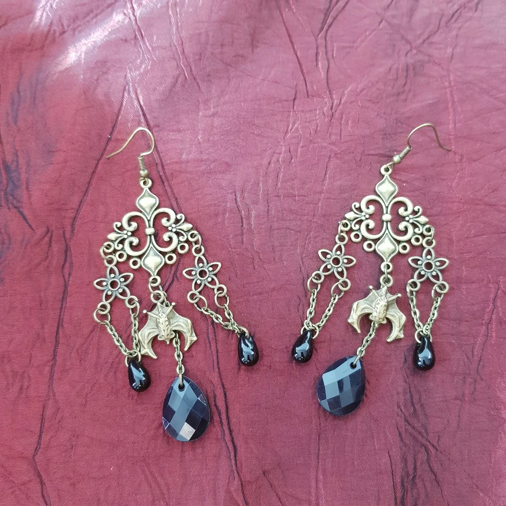 Boucles d'oreilles gothique /baroque avec chauve-souris