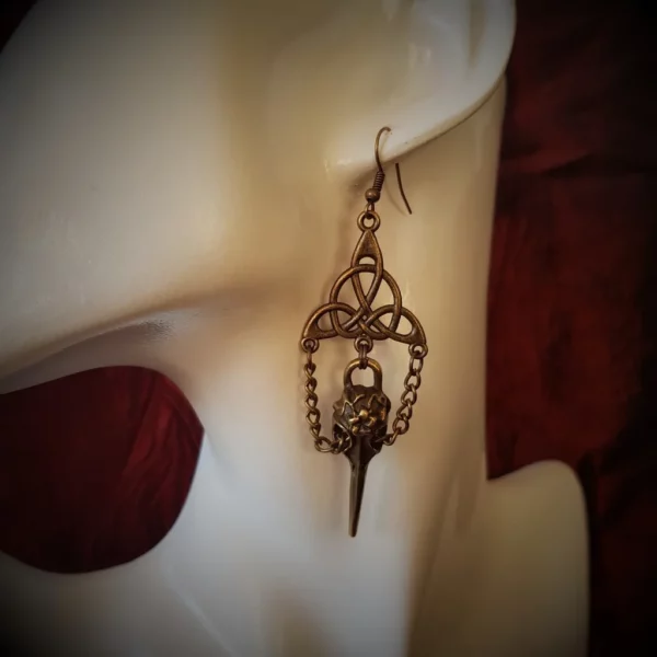 Boucles d'oreilles witchy crâne de corbeau et triquetra