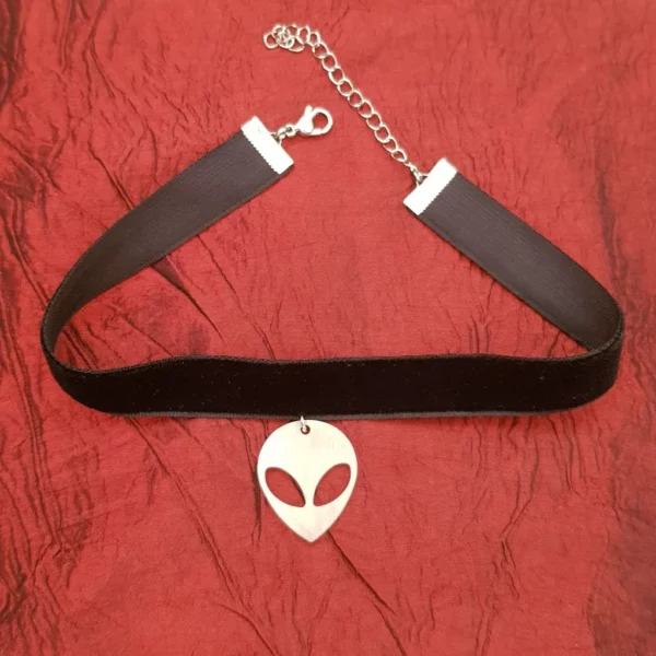 Collier ras de cou Alien