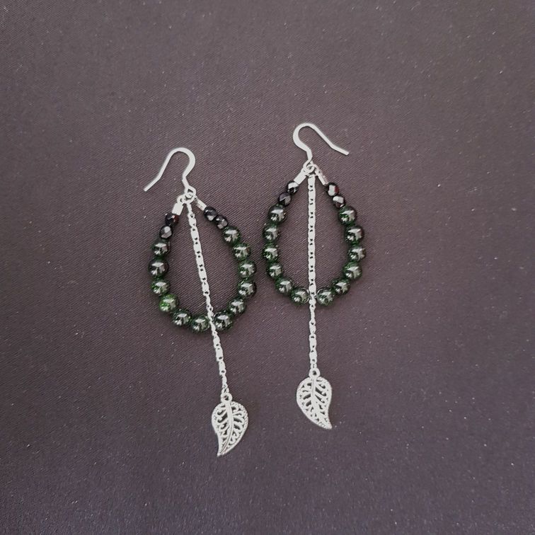 Boucles d'oreilles feuilles avec perles en jade 2