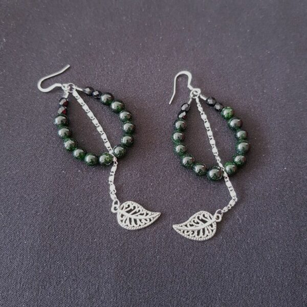 Boucles d'oreilles feuilles avec perles en jade 1