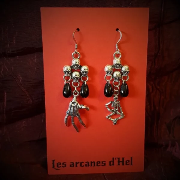 Boucles d'oreilles asymétriques crânes