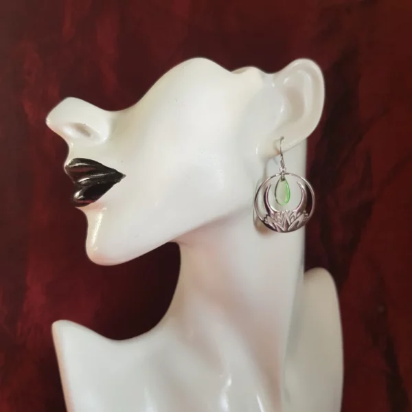 Boucles d'oreilles fleur de lotus et lune – Image 4