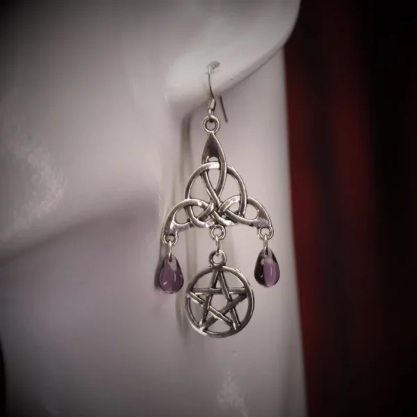 Boucles d'oreilles triquetra et pentacle, perles violettes ou noires