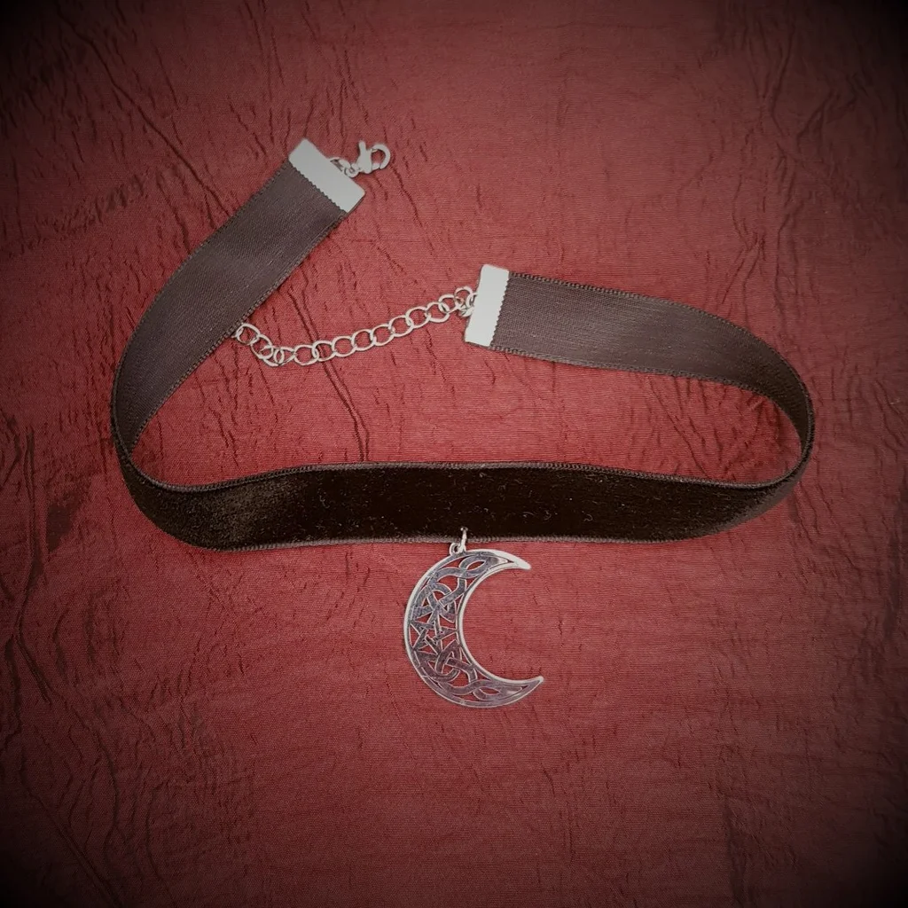 Choker lune celtique et pentacle