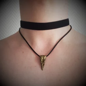 Collier multi-rang crâne de corbeau