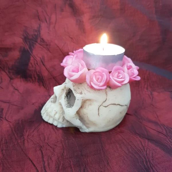 Crâne avec couronne de fleurs – Image 3