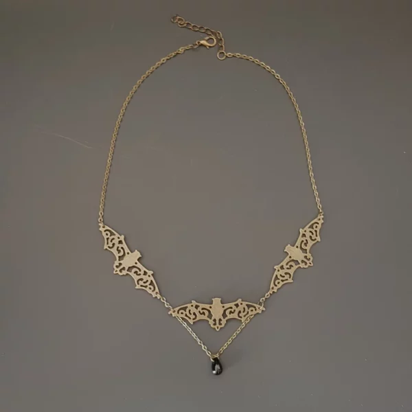 Grand collier chauve souris avec perle