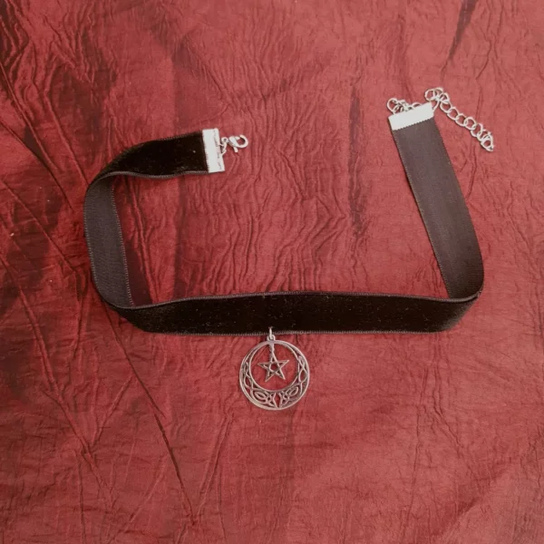 Choker celtique avec pentacle et entrelacs