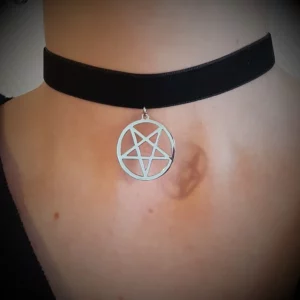 Ras de cou pentacle satanique