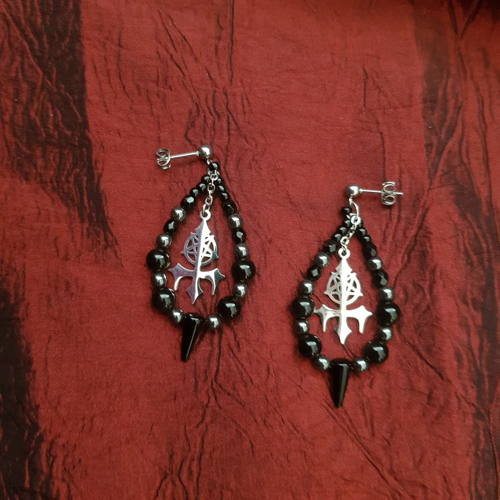 Boucles d'oreilles pentacle satanique avec croix