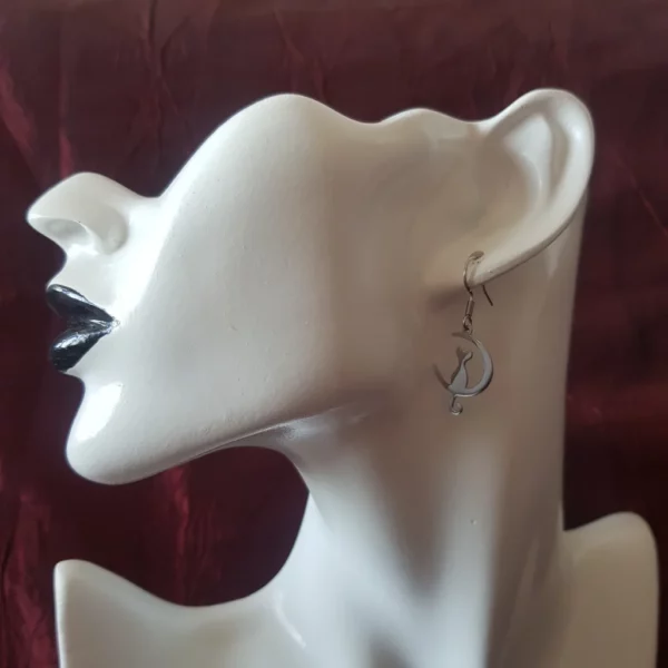 Boucles d'oreilles chat posé sur une lune – Image 4