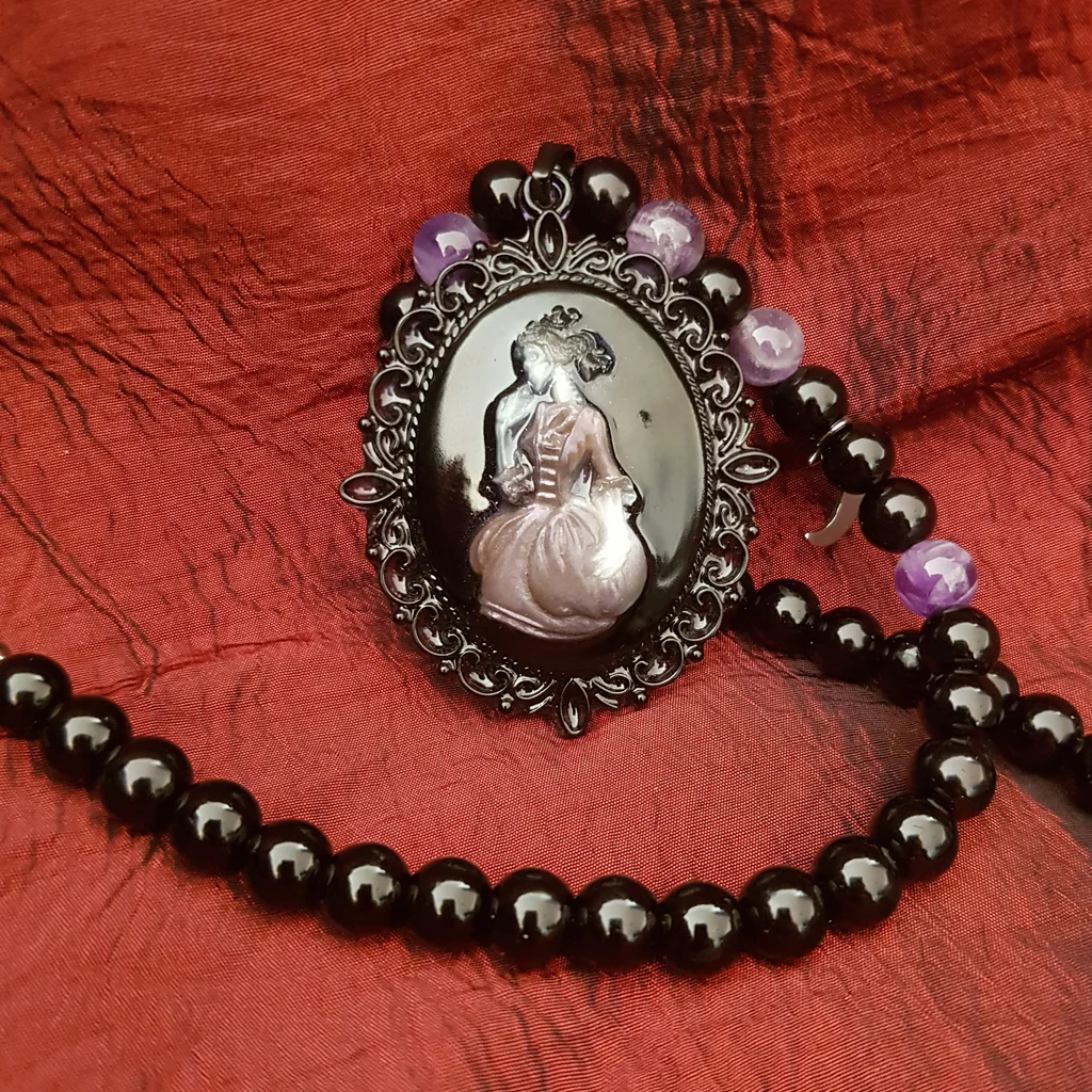 Collier d'onyx avec pendentif camé