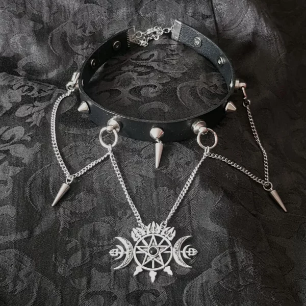 Collier en cuir sceau d'Hécate