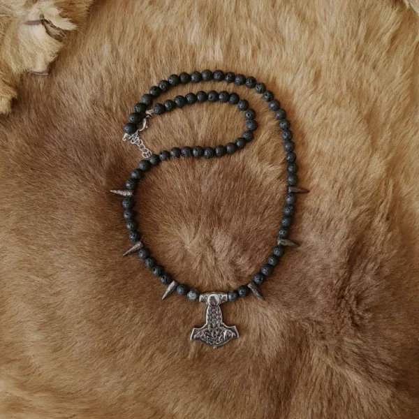 Collier viking Mjölnir, en perles de lave