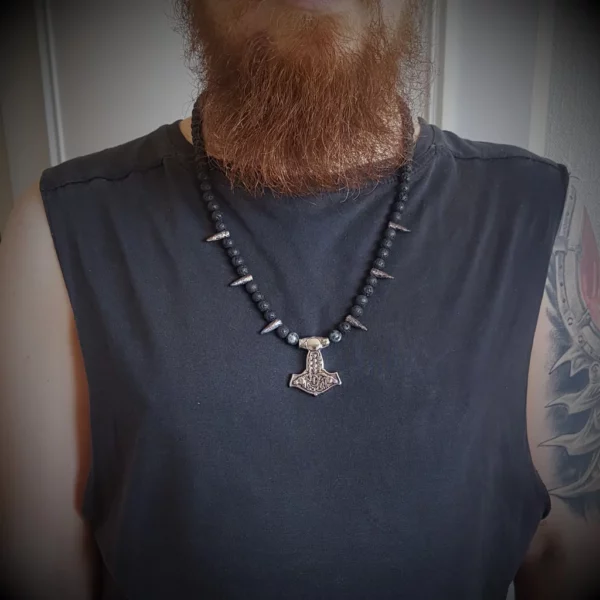 Collier viking Mjölnir, en perles de lave