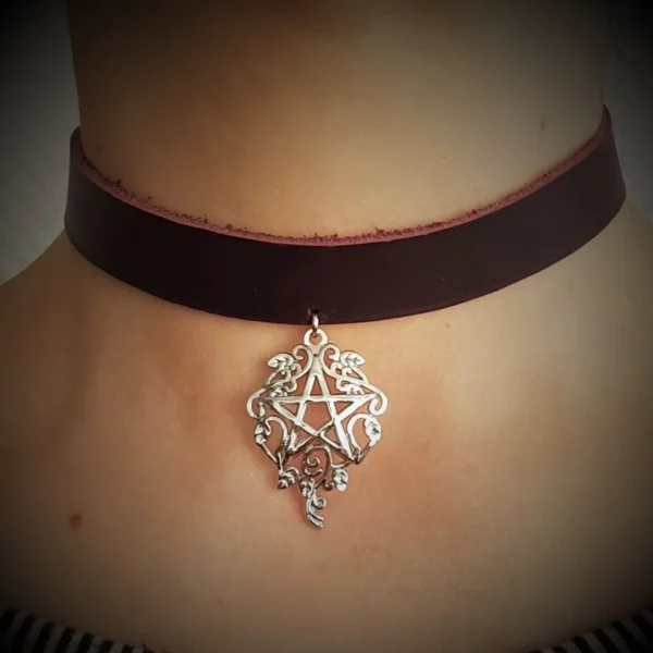 Ras de cou pentacle en cuir violine ou velours