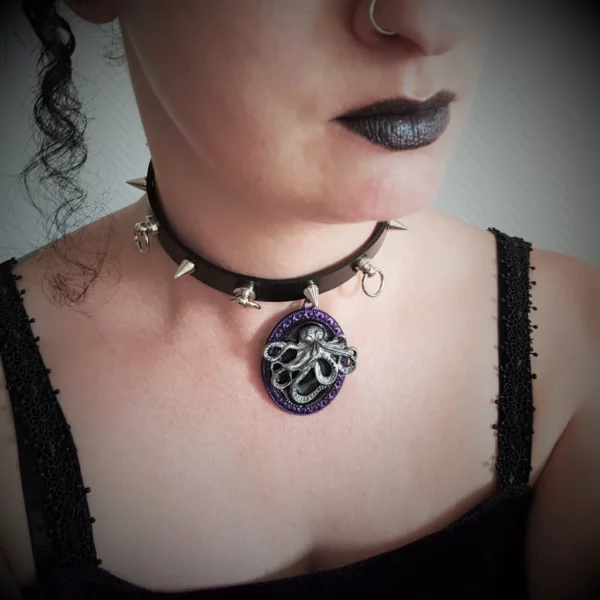 Collier en cuir kraken avec rivets, de style gothique steampunk