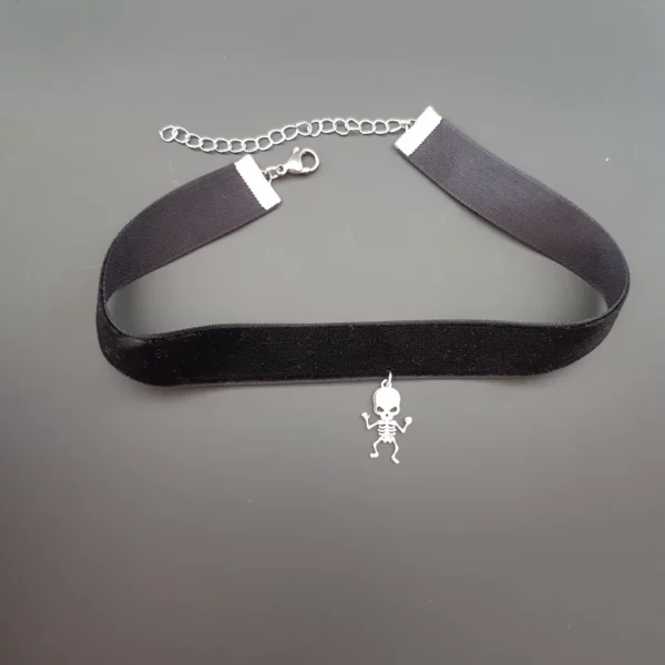 Ras de cou avec pendentif squelette en inox