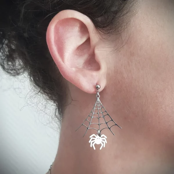 Boucles d'oreilles asymétriques araignées