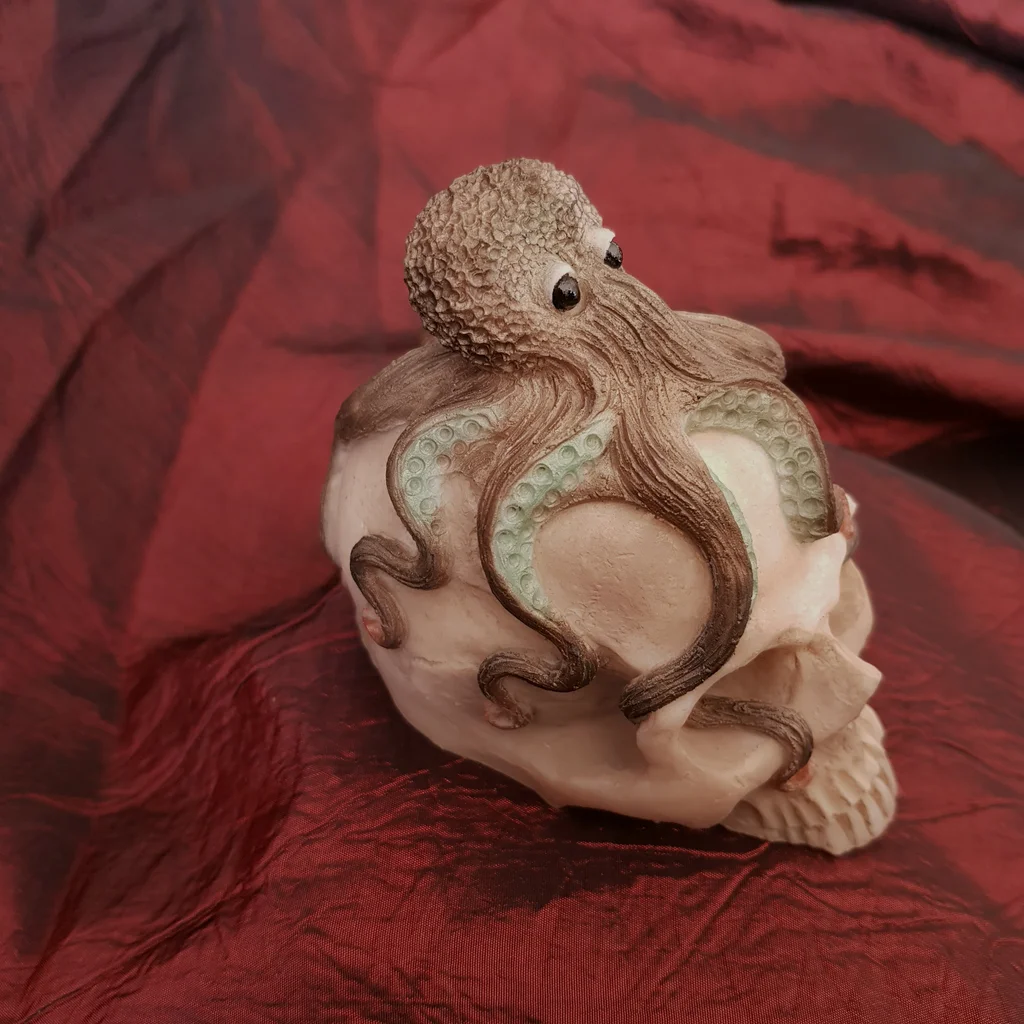 Crâne décoratif avec poulpe