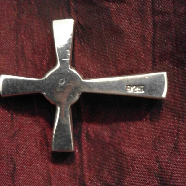 Boucles d'oreilles croix gothique en argent – Image 4