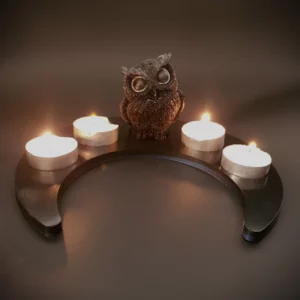 Ce bougeoir hibou en forme de lune sera du plus bel effet pour décorer et éclairer votre intérieur. Pièce unique faite main en France.