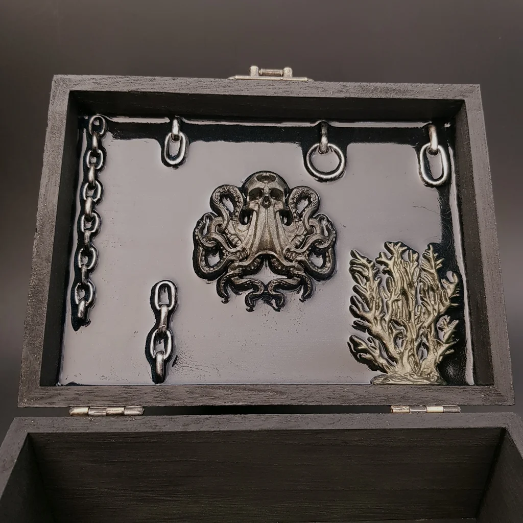 Boîte en bois décorée "L'âme des pirates"