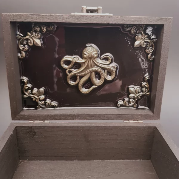 Boîte en bois décorée Kraken