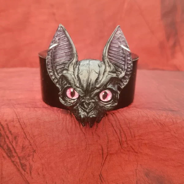 Bracelet manchette chauve-souris avec yeux rose