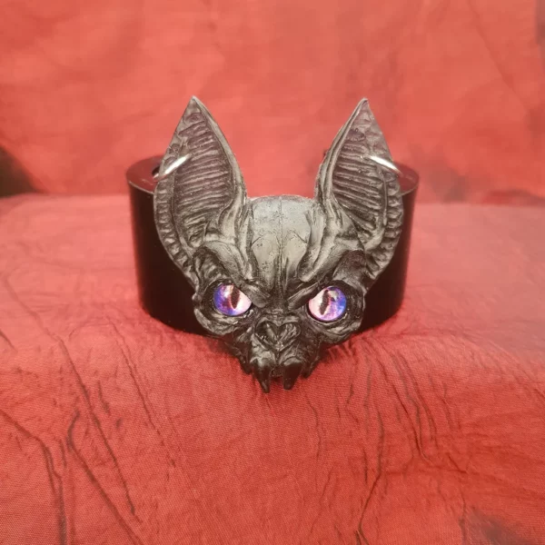 Bracelet manchette chauve-souris avec yeux violet