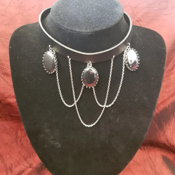 Ras de cou en cuir avec chaines et hématites